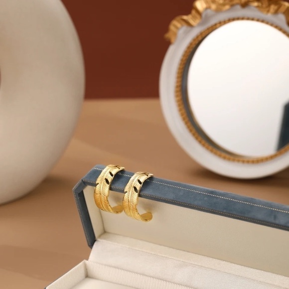 18k Gold Plated Feather C Shape Earrings - Picture 4 of 8